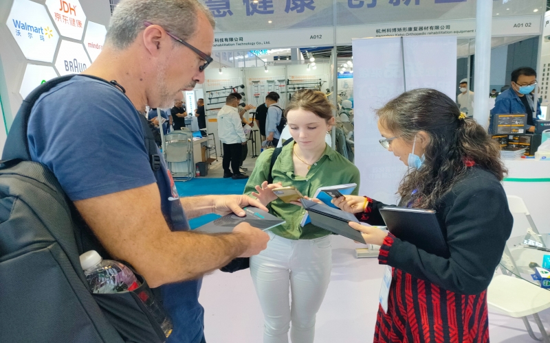 明星新品+钜惠福利！贝博BB医疗全线产品引爆CMEF~